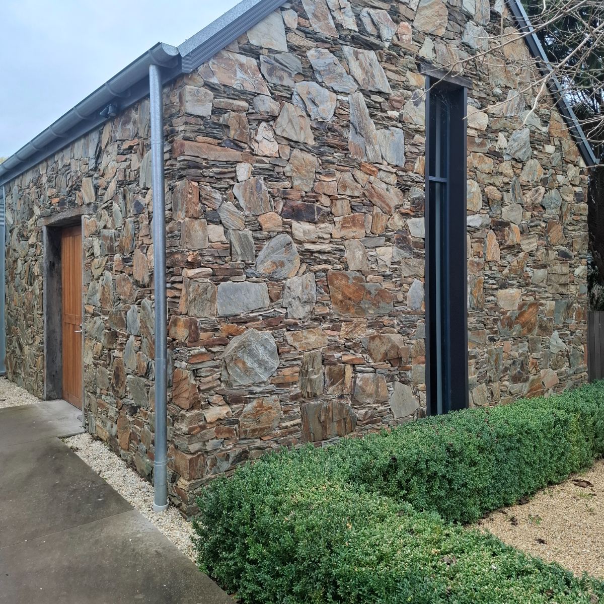 Field stone, dry stacked wall, natural stone masonry by Homestead Stonework, Canberra region